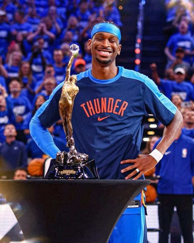 乐鱼官网-NBA奖项预测:MVP&DPOY毫无悬念 最佳新秀归属康神
